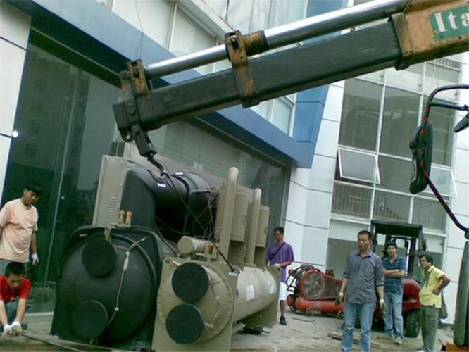 湛河区随车吊和汽车吊的核心区别是什么？哪种更省钱？