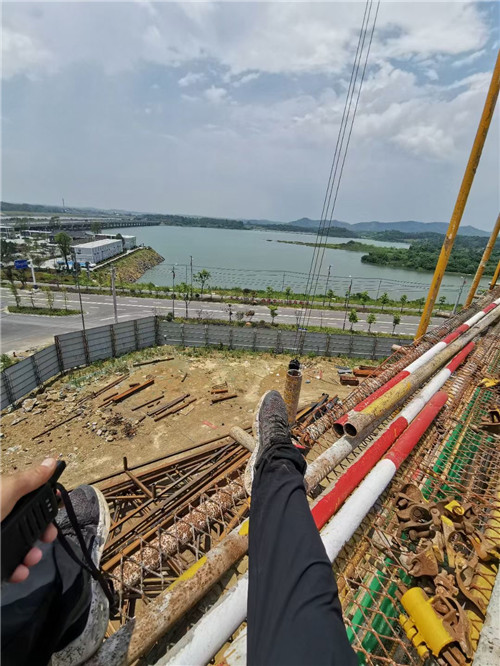 湛河区作业中发生设备损坏或人员意外，责任怎么划分？